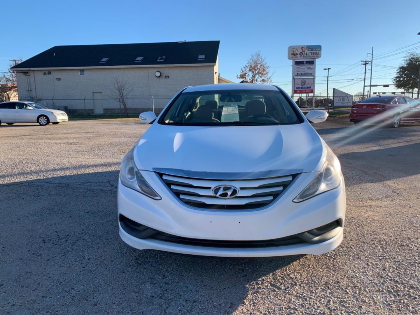 2014 White /Tan Hyundai Sonata (5NPEB4AC9EH) , AUTOMATIC transmission, located at 1830 North Belt Line Road, Irving, TX, 75061, (469) 524-0199, 32.834373, -96.993584 - Photo#1